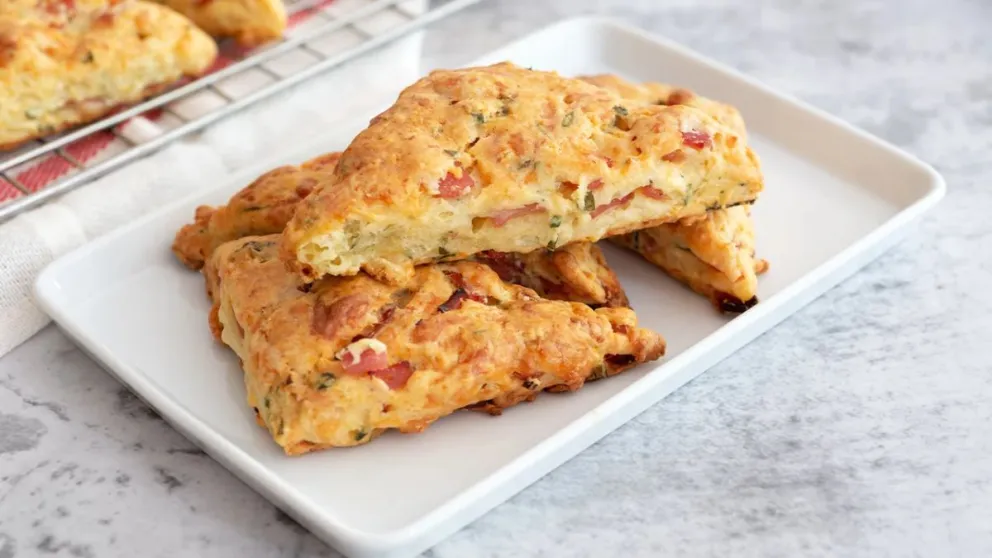 Estos scones de jamón y queso quedan riquísimos. 
