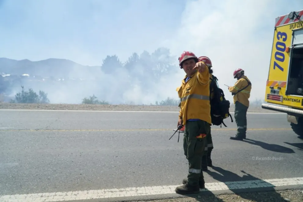 Ante cualquier situación de riesgo o la detección de columnas de humo, se solicita comunicarse de inmediato con el 103 / Foto Facu Pardo 