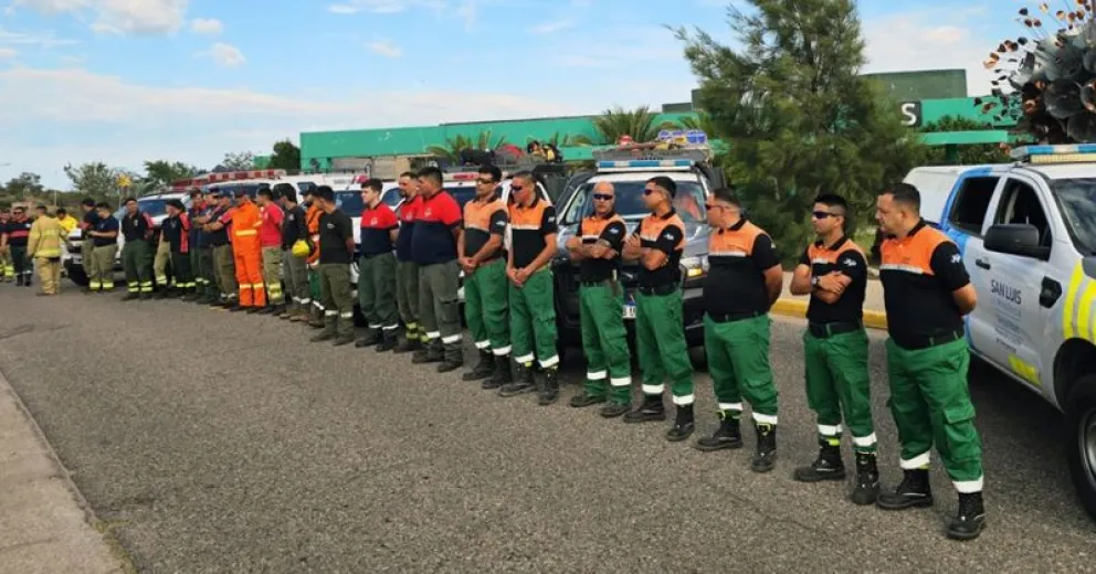 Móviles y brigadistas llegan a Chubut.