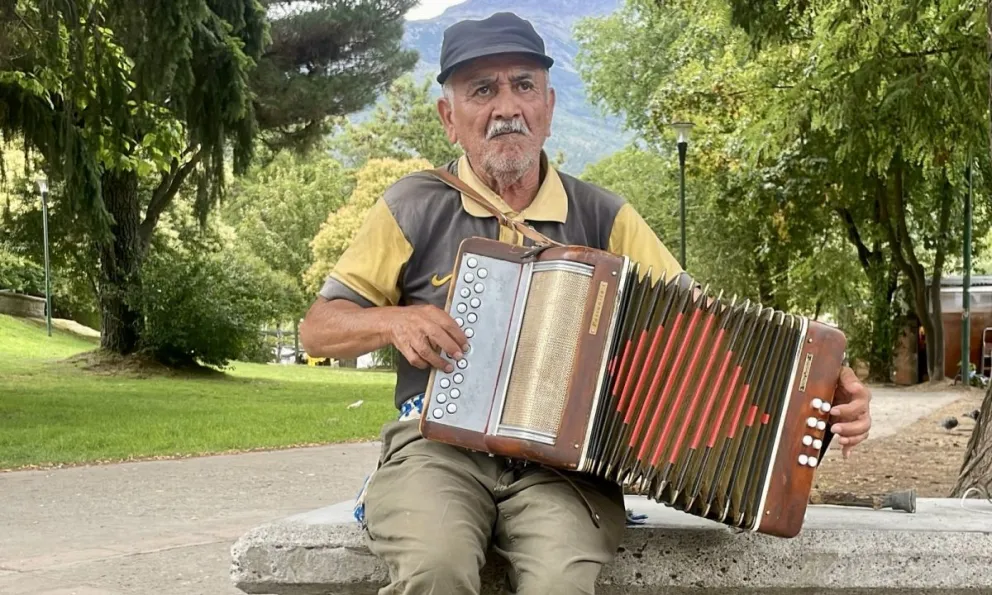 Clodomiro es feliz con su "verdulera"