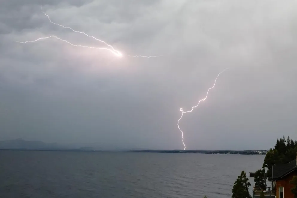 El cambio de condiciones se dio luego de varios días de altas temperaturas / Foto y videos Euge Neme 