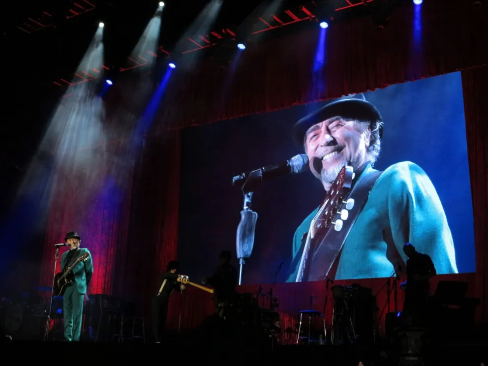 Un raro enlace entre el cantante español y Bariloche, con una parada en un espumante francés (foto gentileza de Noelia López).
