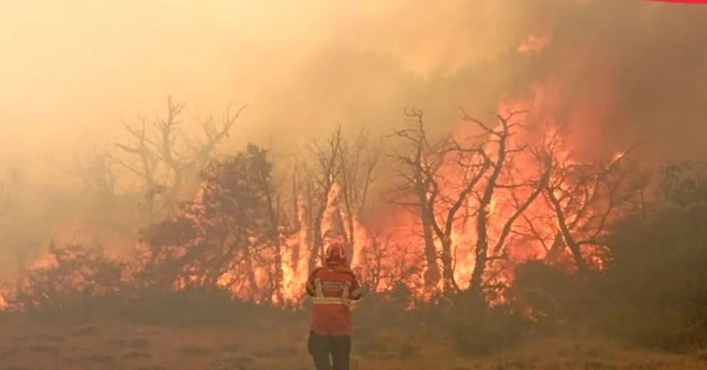 El viento vuelve a jugar en contra en el combate del fuego.