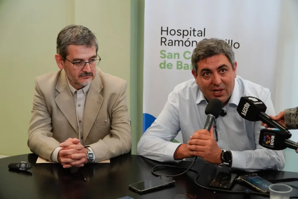 Momento del encuentro con la prensa local.