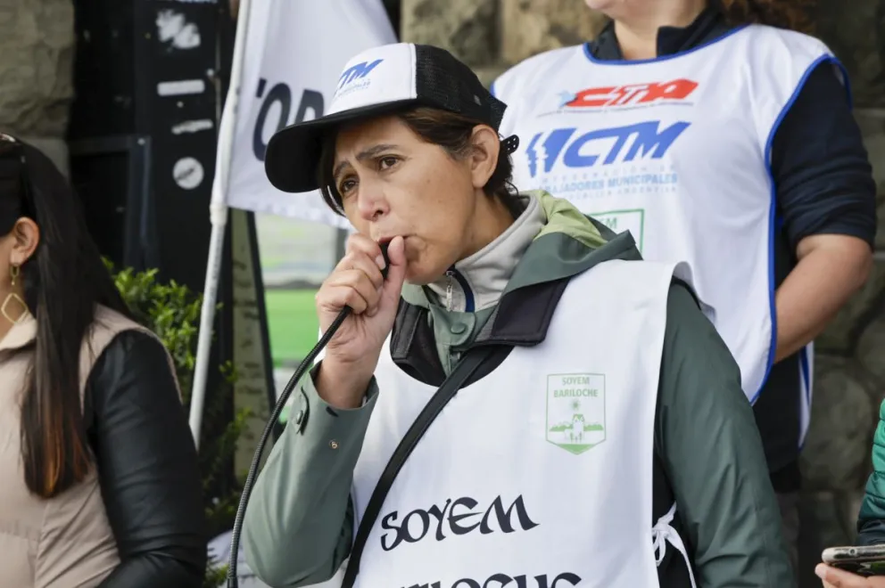 Marcharon desde el gremio hasta llegar al Centro Cívico. Fotos de Eugenia Neme.
