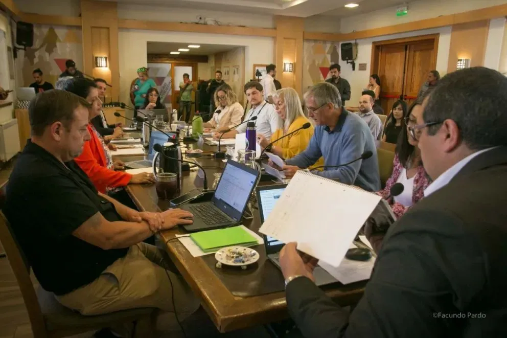 La sesión extraordinaria comienza a las 11 