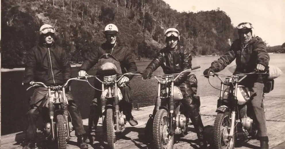 Los primeros pilotos de MX de Argentina. Eduardo Hensel, Jean Pierre Raemdock, Juan Carlos Deyurka y Gregorio Martínez.