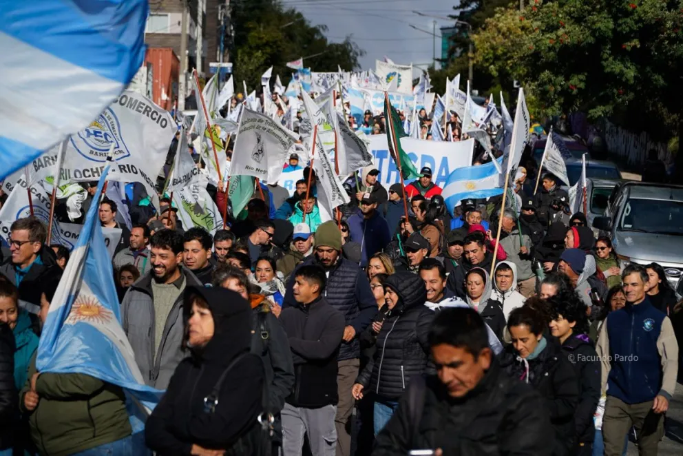 Reclamo multitudinario en Bariloche (fotos: Facundo Pardo).