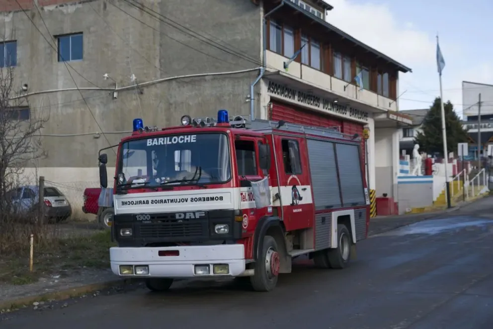 Bomberos en acción. (foto de archivo)