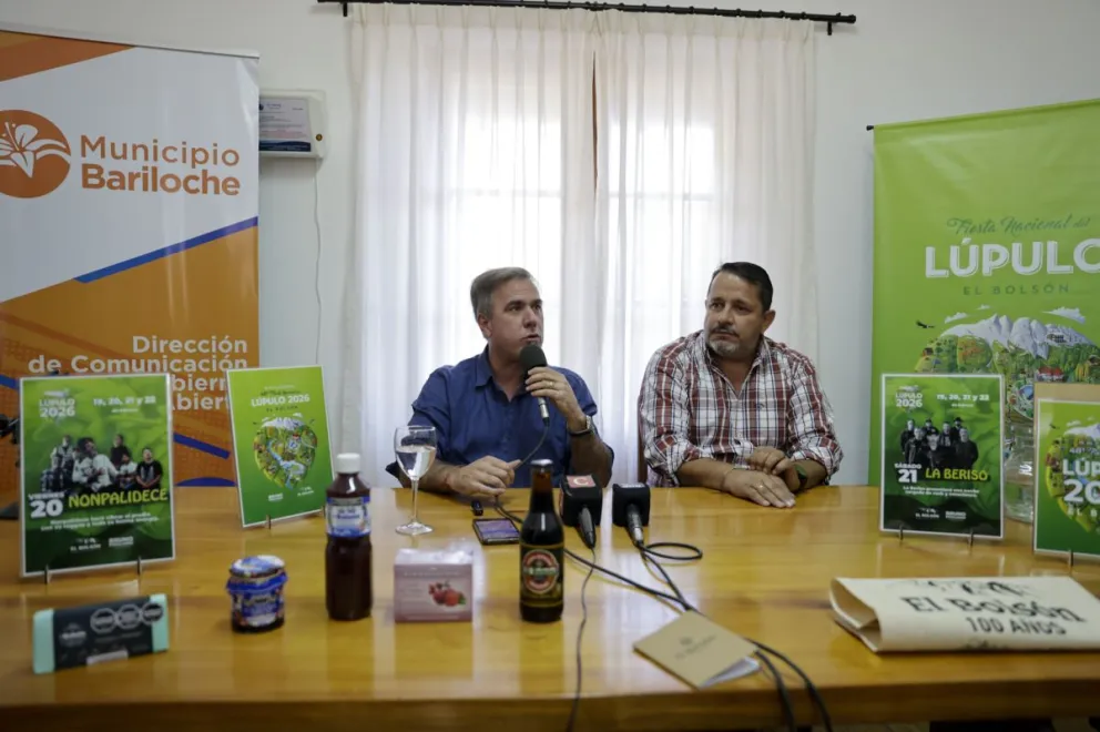 Bruno Pogliano, intendente de El Bolsón invitando a la comunidad a la tradicional fiesta. Fotos de Eugenia Neme.