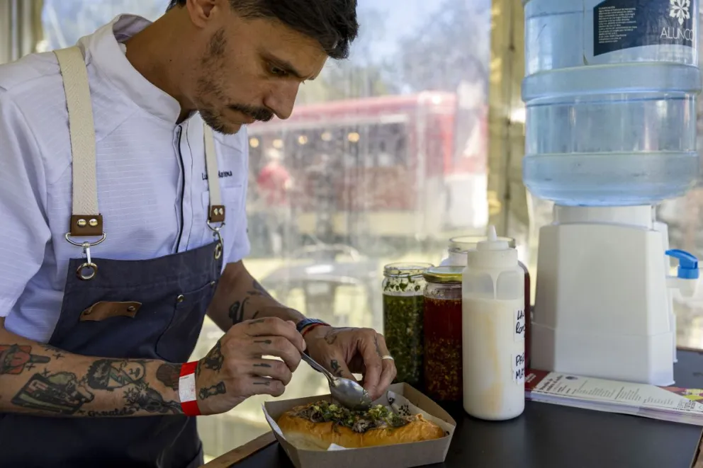 Pancho de cordero, originalidad en el Festival Rural de la Patagonia (fotos: Eugenia Neme).