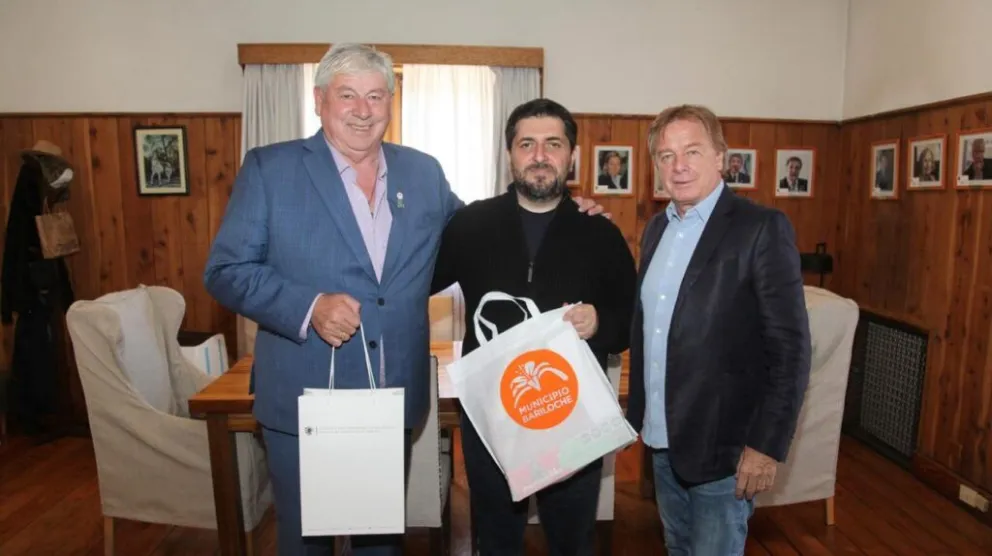 El intendente junto al secretario de turismo de la ciudad. 