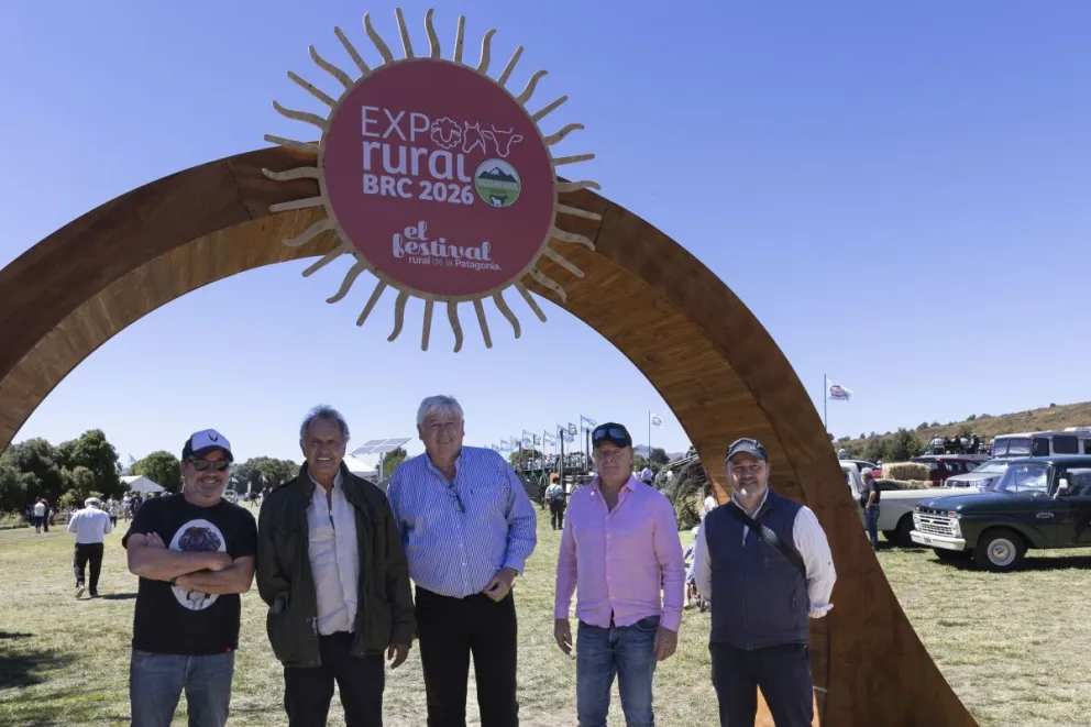 Las autoridades en el ingreso de la Expo Rural de Bariloche / Fotos Euge Neme 