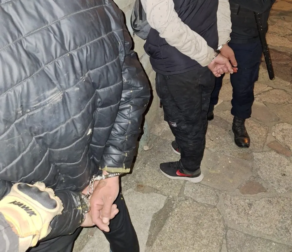 Los individuos fueron trasladados a dependencias de la Policía de Río Negro.