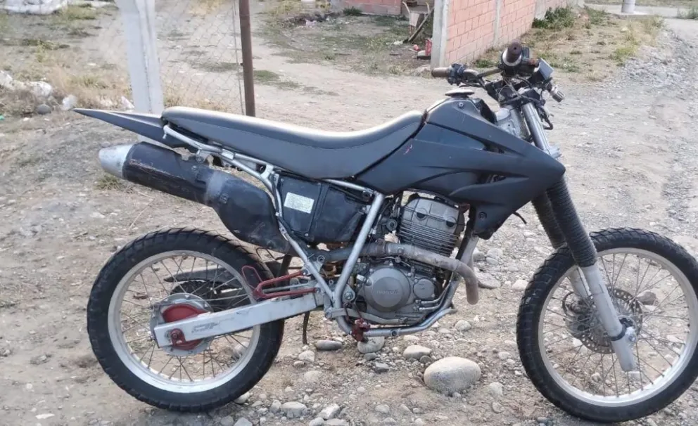 Al verificar la numeración y demás datos registrales del rodado, se constató que se trataba del vehículo sustraído en diciembre pasado.