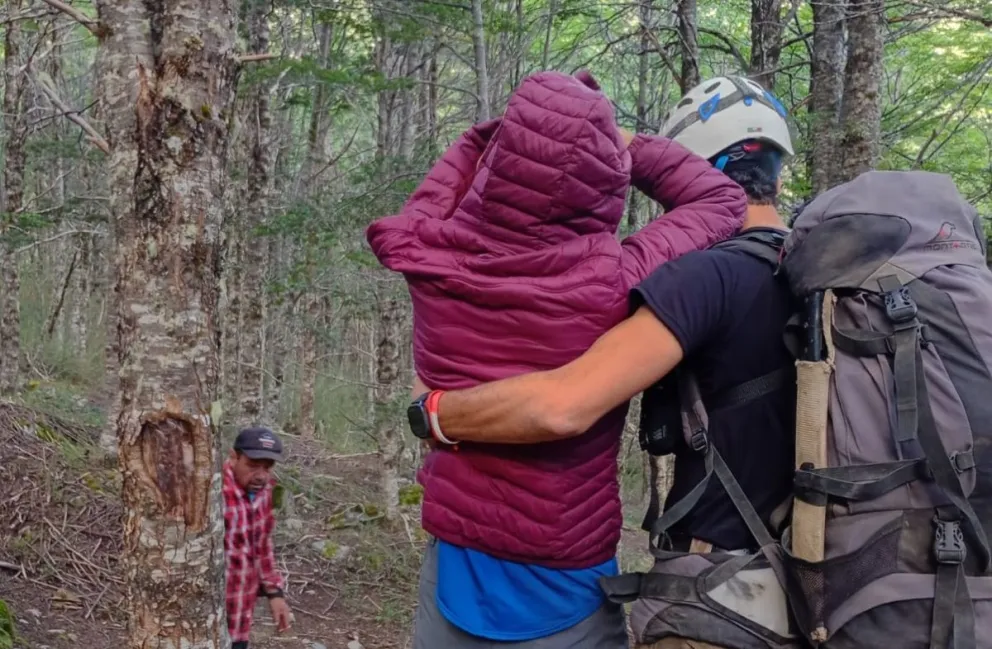 El momento en el que encontraron a la mujer. 