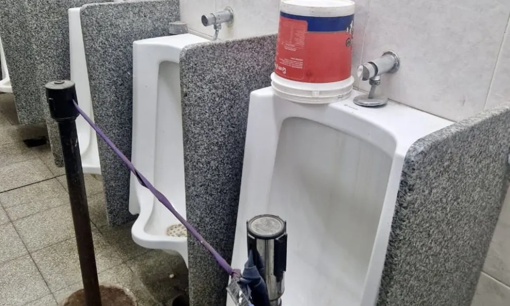 El estado de los baños es preocupante. 