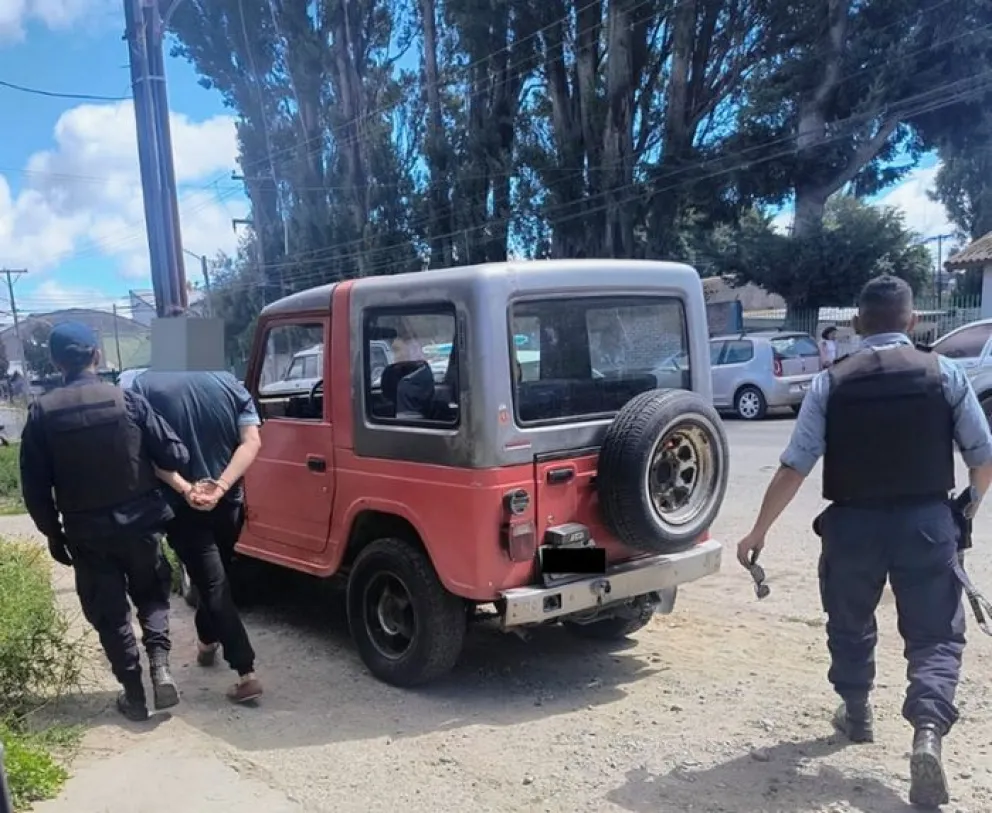 Los detenidointentaron entorpecer el desarrollo del operativo que se llevó a cabo en calle Brown. 