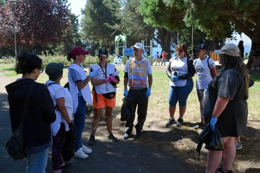 La actividad representa el cierre de una campaña ambiental sostenida que convocó a vecinos a participar activamente del cuidado del espacio público