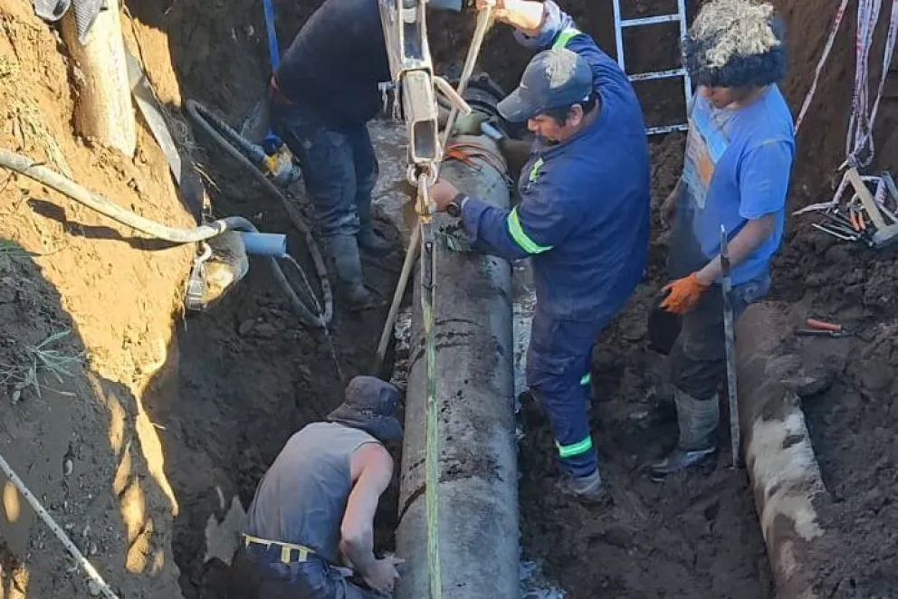 Desde Aguas Rionegrinas destacaron el compromiso del personal técnico que trabajó de manera ininterrumpida para resolver la situación.