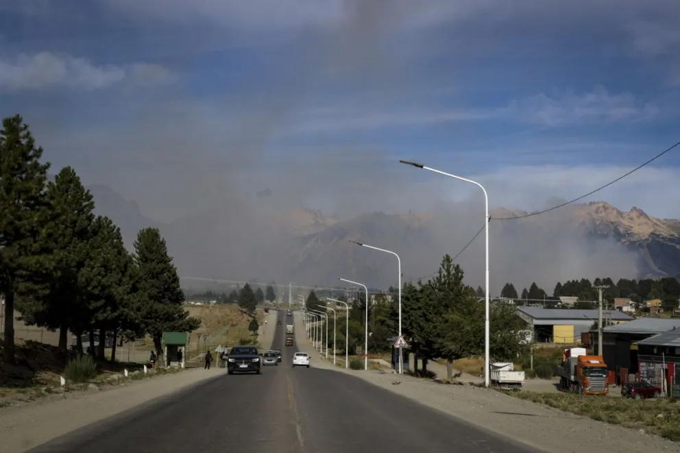 Cada vez que se prende fuego, el humo de la basura cubre la ciudad. Foto archivo: Eugenia Neme.