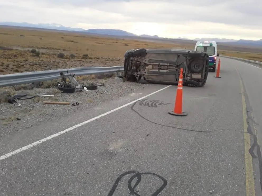 Violento vuelco en Santa Cruz dejó como saldo, una víctima fatal oriunda de Bariloche. 