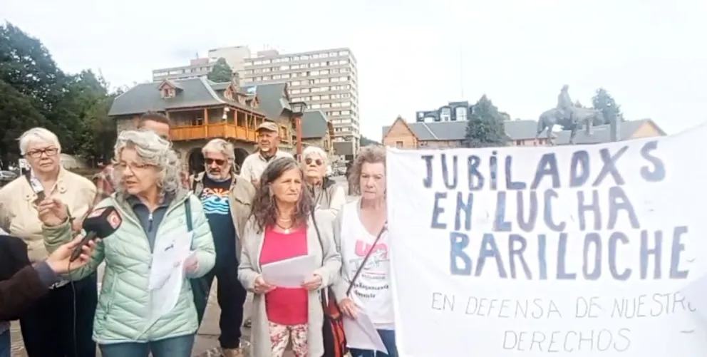 La conferencia fue en el centro cívico de la ciudad. 