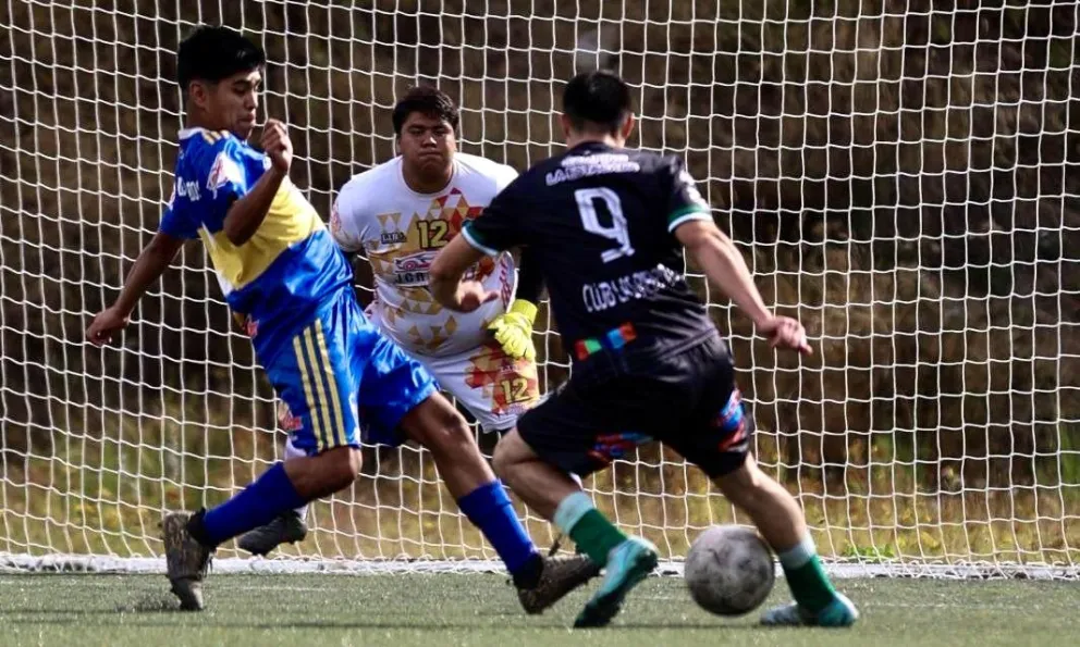 Boca busca sostener la punta. 