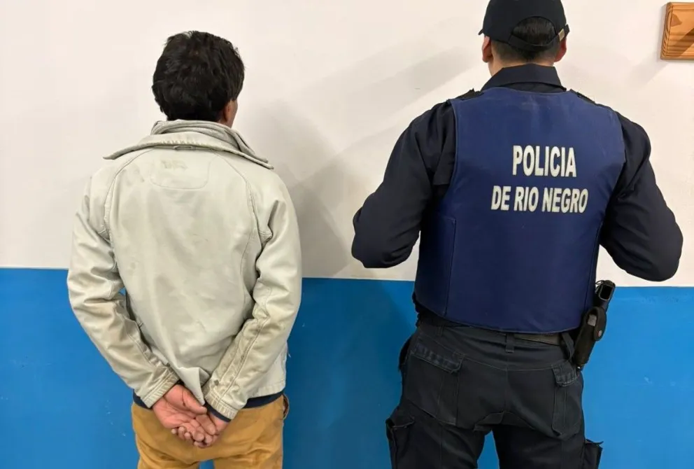 El detenido fue trasladado a la unidad policial, donde se iniciaron actuaciones por amenazas calificadas.