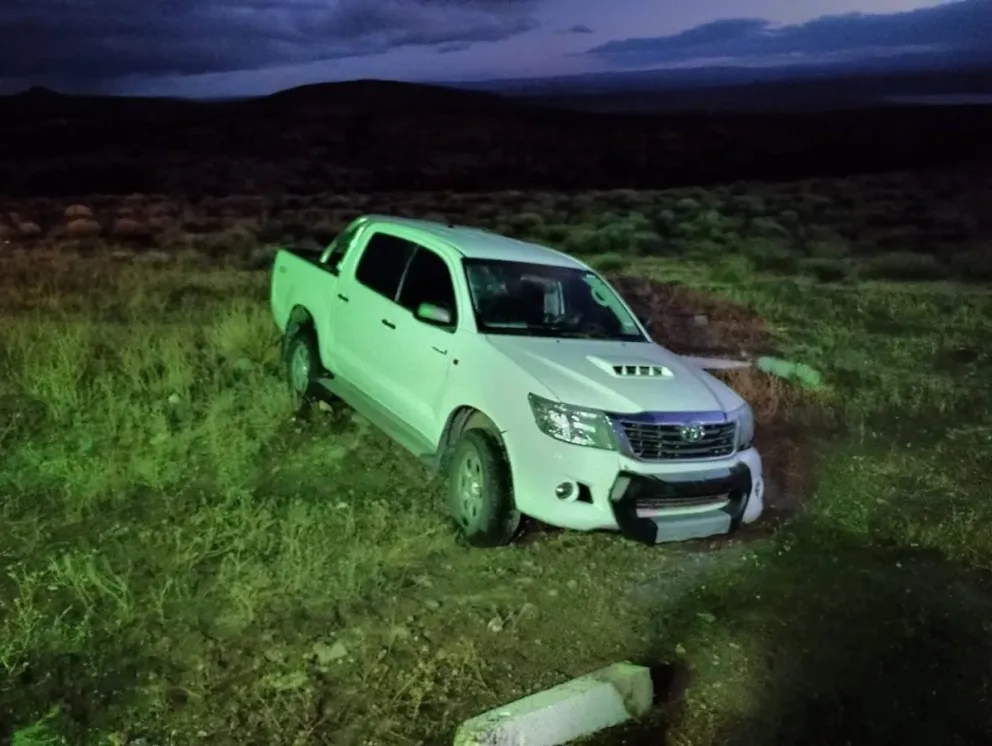 Derrapó una camioneta sobre Ruta 237.