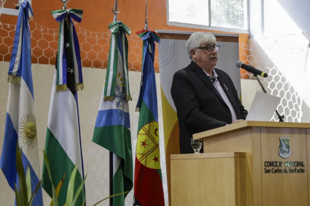 Walter Cortés superó la hora y media con su discurso en el Municipal 5. 