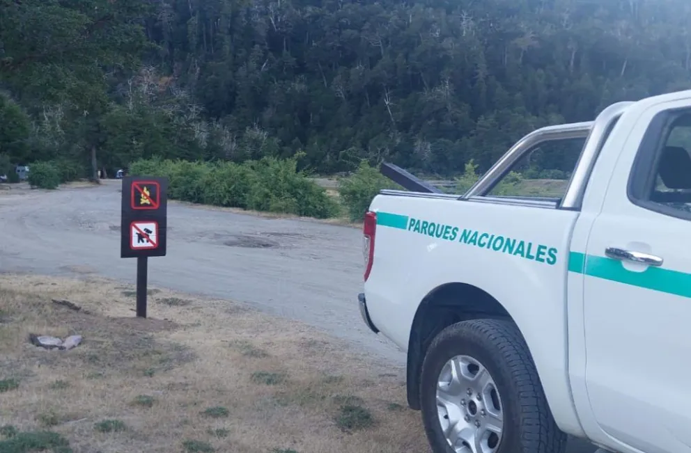 En los Parques Nacionales de Argentina, está prohibido el ingreso de perros. Foto nahuelhuapi.gov.ar.
