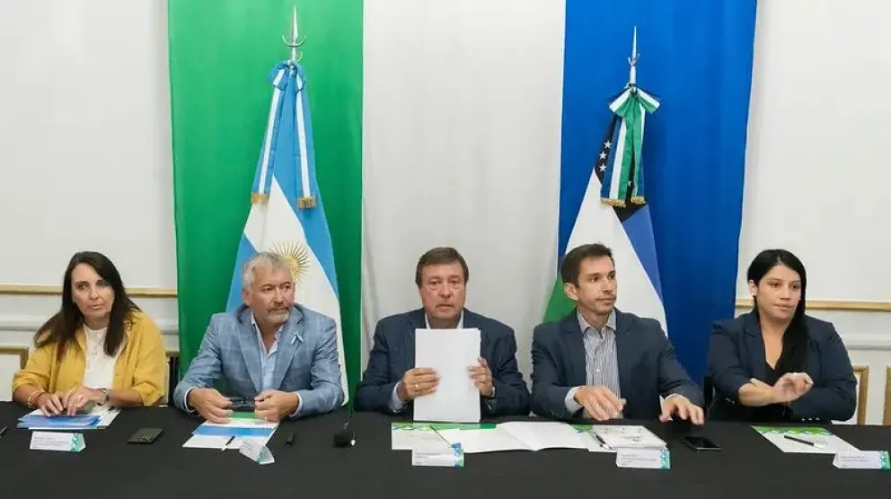 El gobernador se comprometió ante las y los intendentes que se avanzará en modificaciones únicamente a partir del diálogo y el consenso con los municipios.
