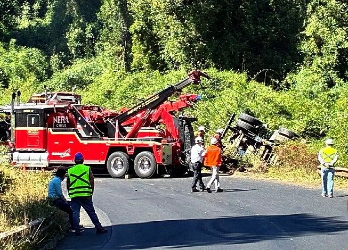 Retiraron el combustible del camión volcado cerca del paso Cardenal ...