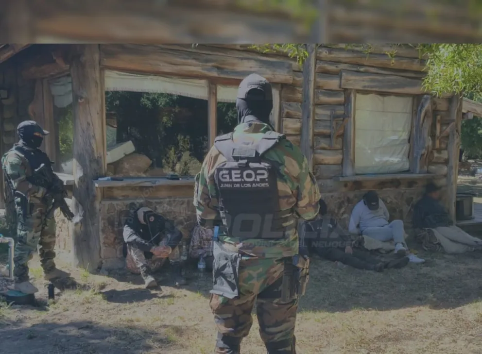 Cazaban con armas en un campo privado. 