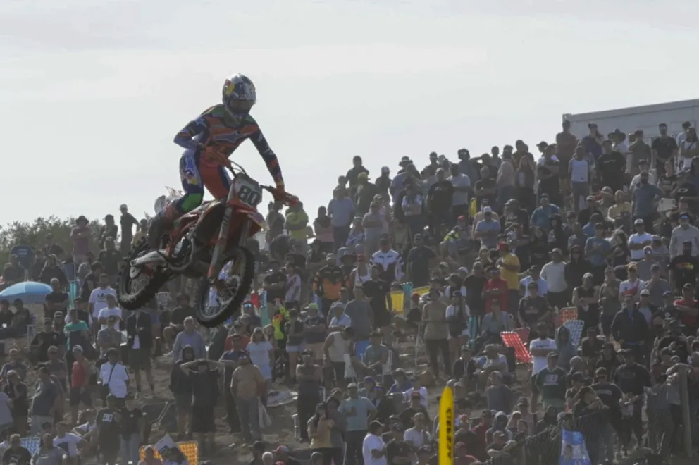 Fanáticos de toda la Patagonia vivieron el mejor motocross del mundo. Fotos Eugenia Neme. 