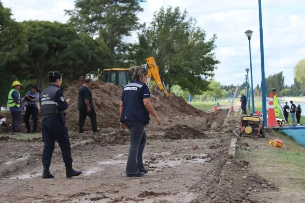 Personal de Criminalística trabajó en el sector del derrumbe para relevar pruebas y determinar cómo ocurrió el accidente. Foto: Tania Domenicucci-ANR
