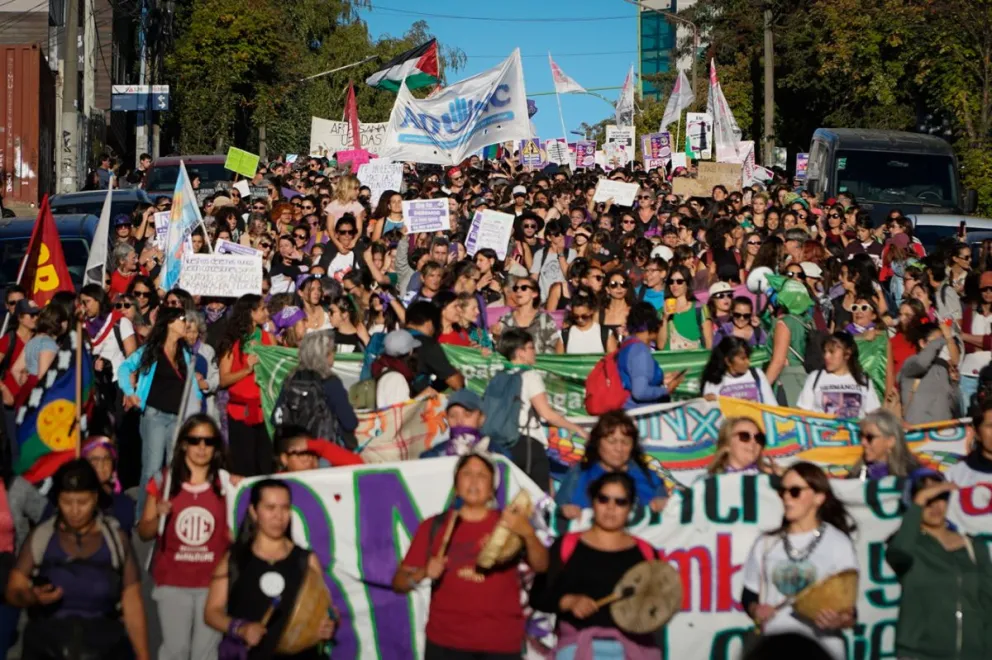 La marcha del 9M (por el 8M) se vivió como un modo de expresar descontento ante la gestión de Javier Milei (fotos: Facundo Pardo).