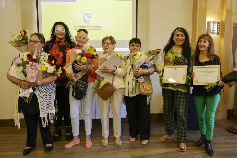Siete vecinas de Bariloche  fueron reconocidas por su trabajo y aporte a la comunidad barilochense. Fotos: Eugenia Neme