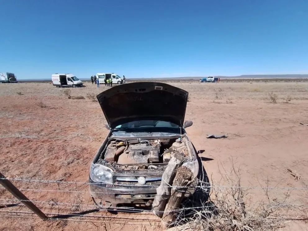 Susto por un derrape y choque en Ruta 237, cerca de Piedra del Águila. Foto: gentileza Bomberos Piedra del Águila. 
