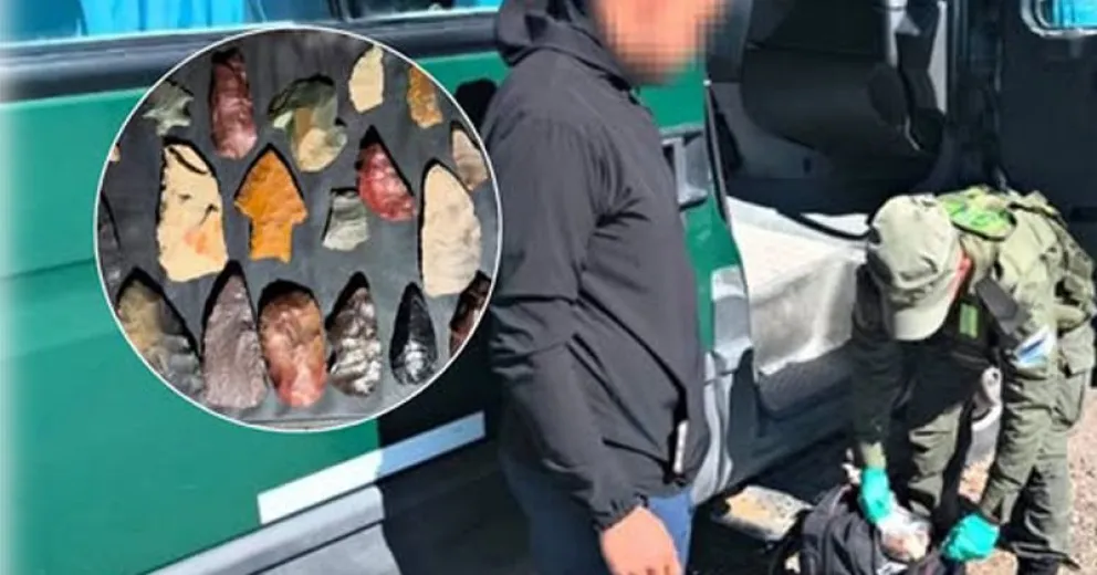 Además tenía entre sus pertenencias, madera fosilizada.