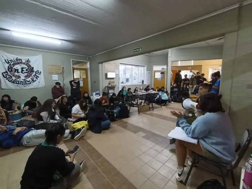 La Junta Electoral defendió el proceso electoral en medio de las protestas estudiantiles y el reclamo por la revisión de los resultados. 