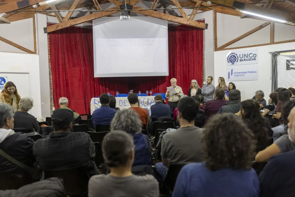 Mucha convocatoria ante un tema que genera preocupación en los vecinos / Fotos Euge Neme 