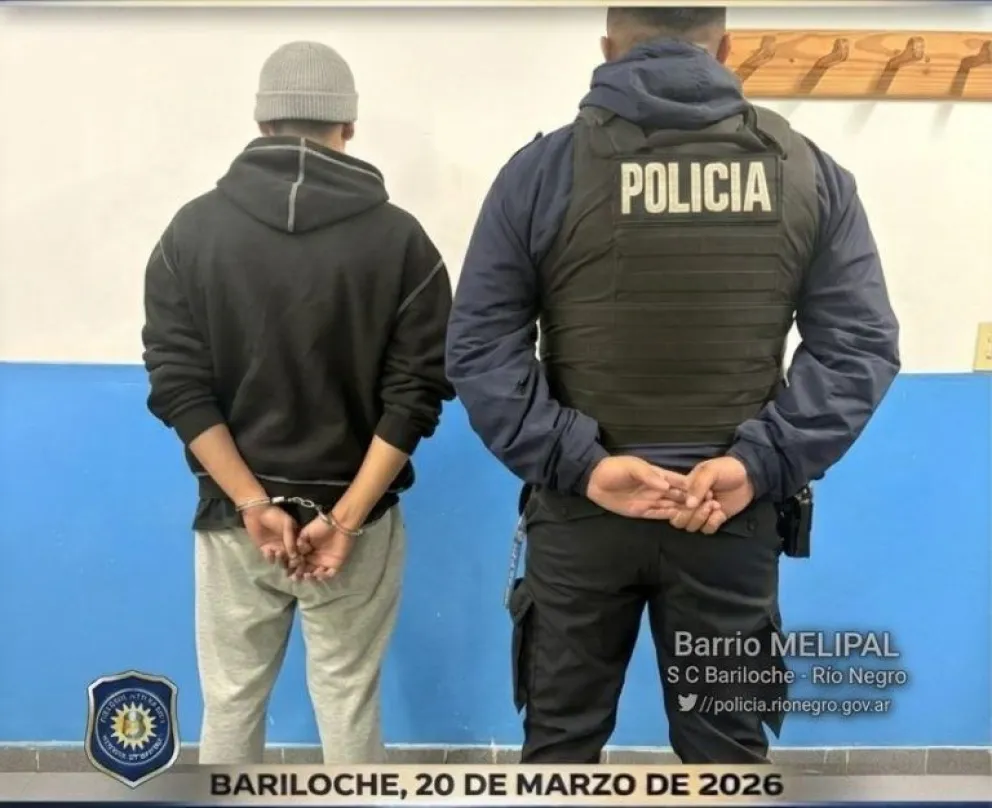 Insultó a los policías en el marco de un operativo de búsqueda de dos prófugos de la justicia.