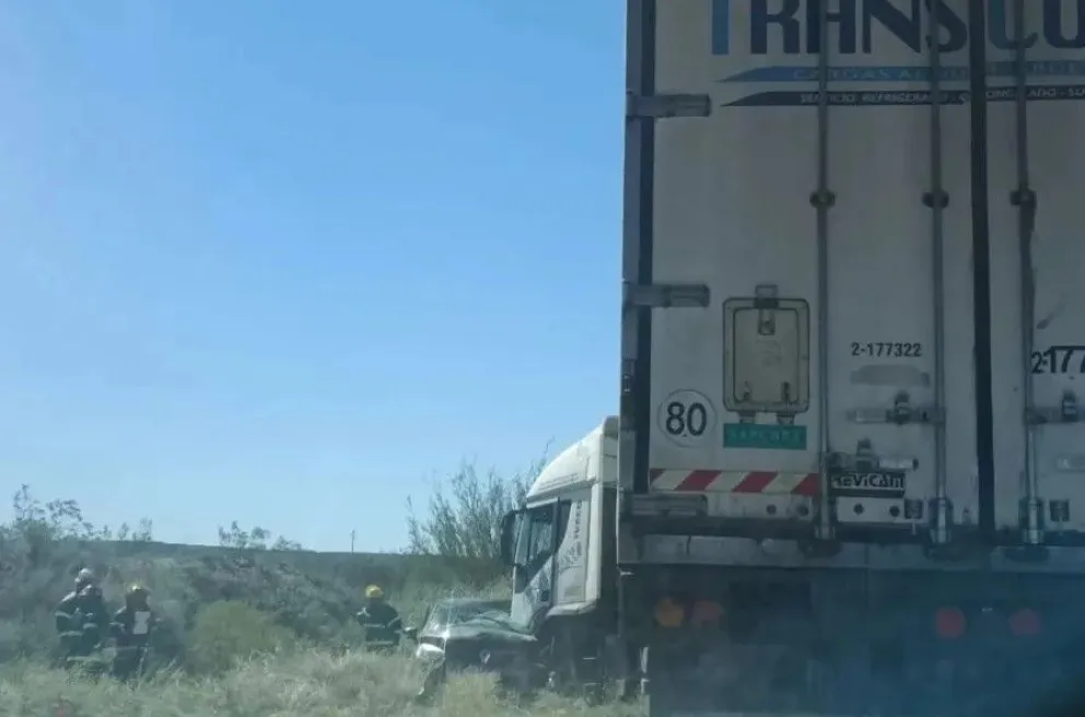 Los cuatro ocupantes del vehículo menor debieron ser trasladados al hospital local para su atención. Foto: 7 en Punto