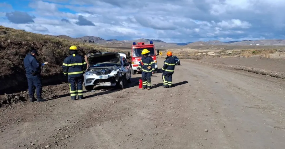 Un hombre y una mujer heridos en vuelco sobre Ruta 23.