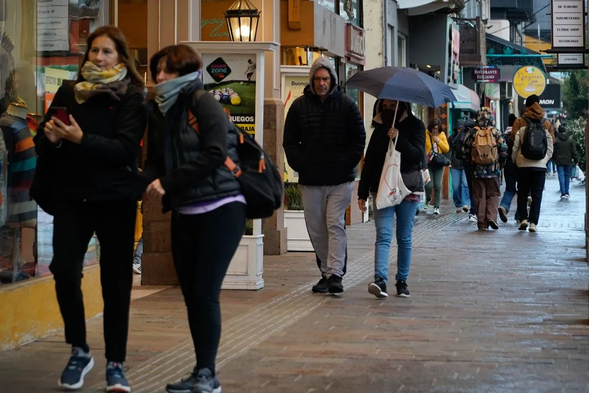 Alerta naranja por lluvias fuertes en Bariloche: arrancan días de mal tiempo con vientos intensos