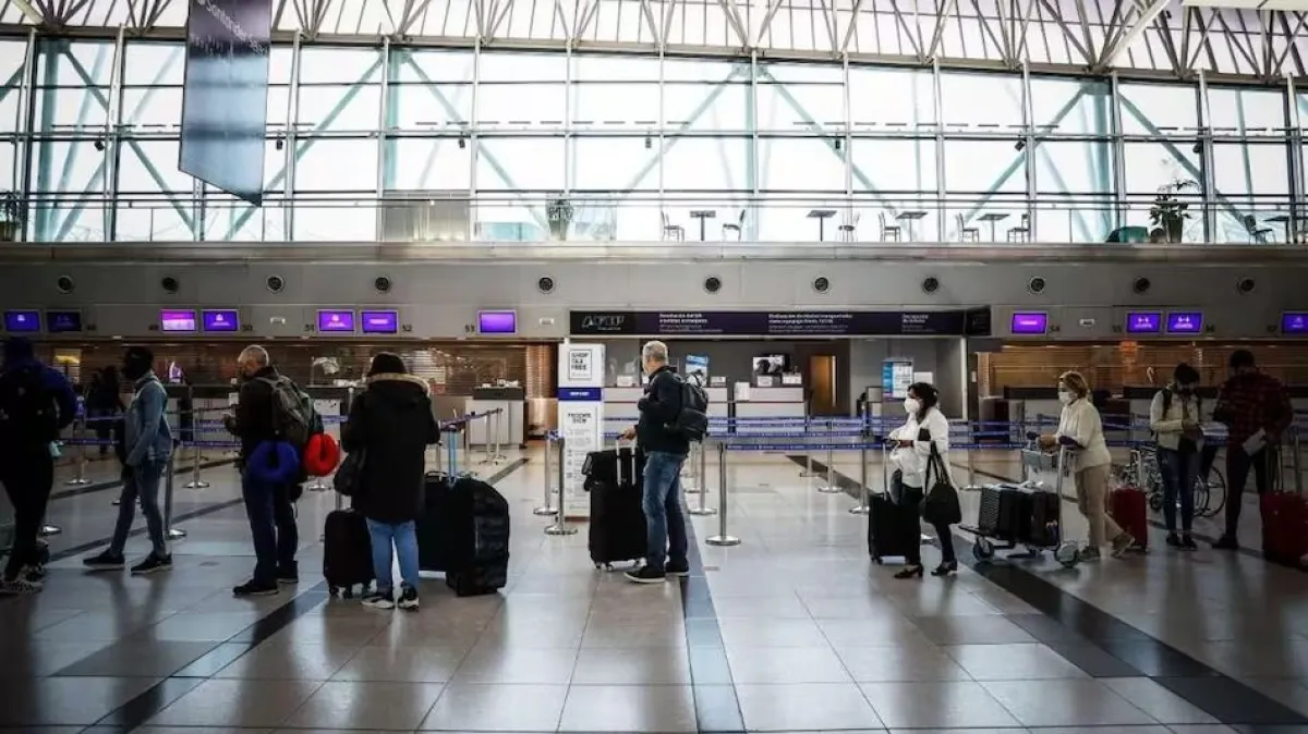 Cayó más del 10% el turismo emisivo: casi 200.000 argentinos menos viajaron al exterior en febrero