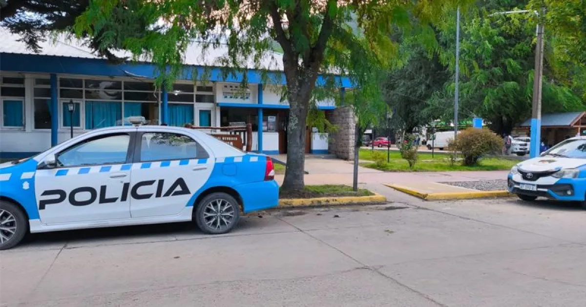 Detuvieron a policía retirado que intentó ingresar marihuana oculta en pan a presos en San Martín de los Andes