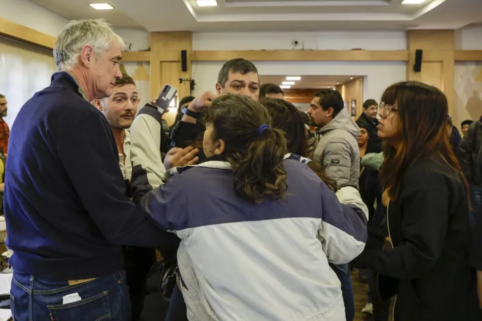 Los ánimos se fueron alterando. Fotos y video de Eugenia Neme.